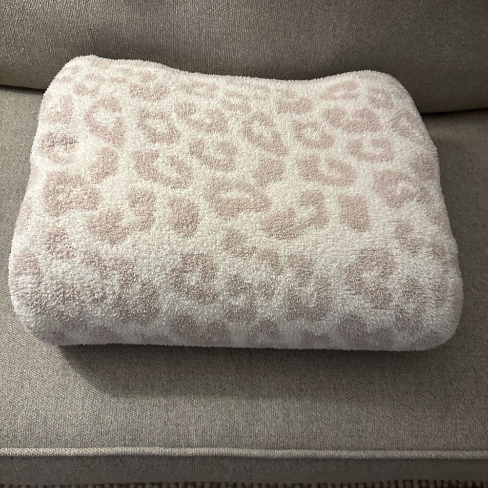 Barefoot dreams blanket 54"L x 72"W